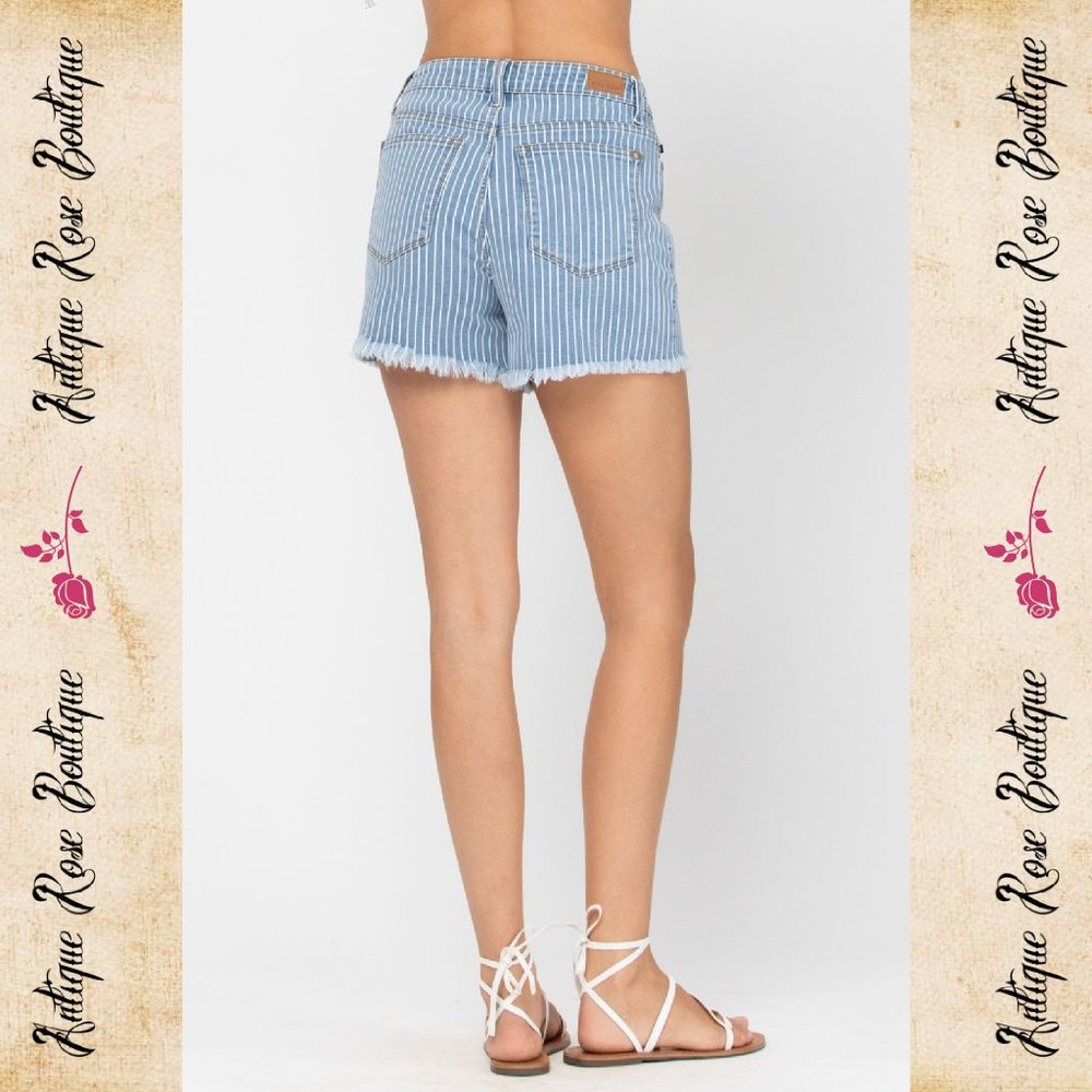 🌹 Judy Blue Blue And White Striped Cut Offs - Picture 3 of 8